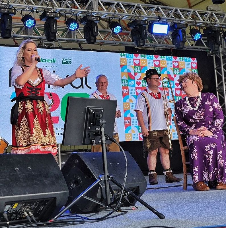 Festival 120 (5).JPG