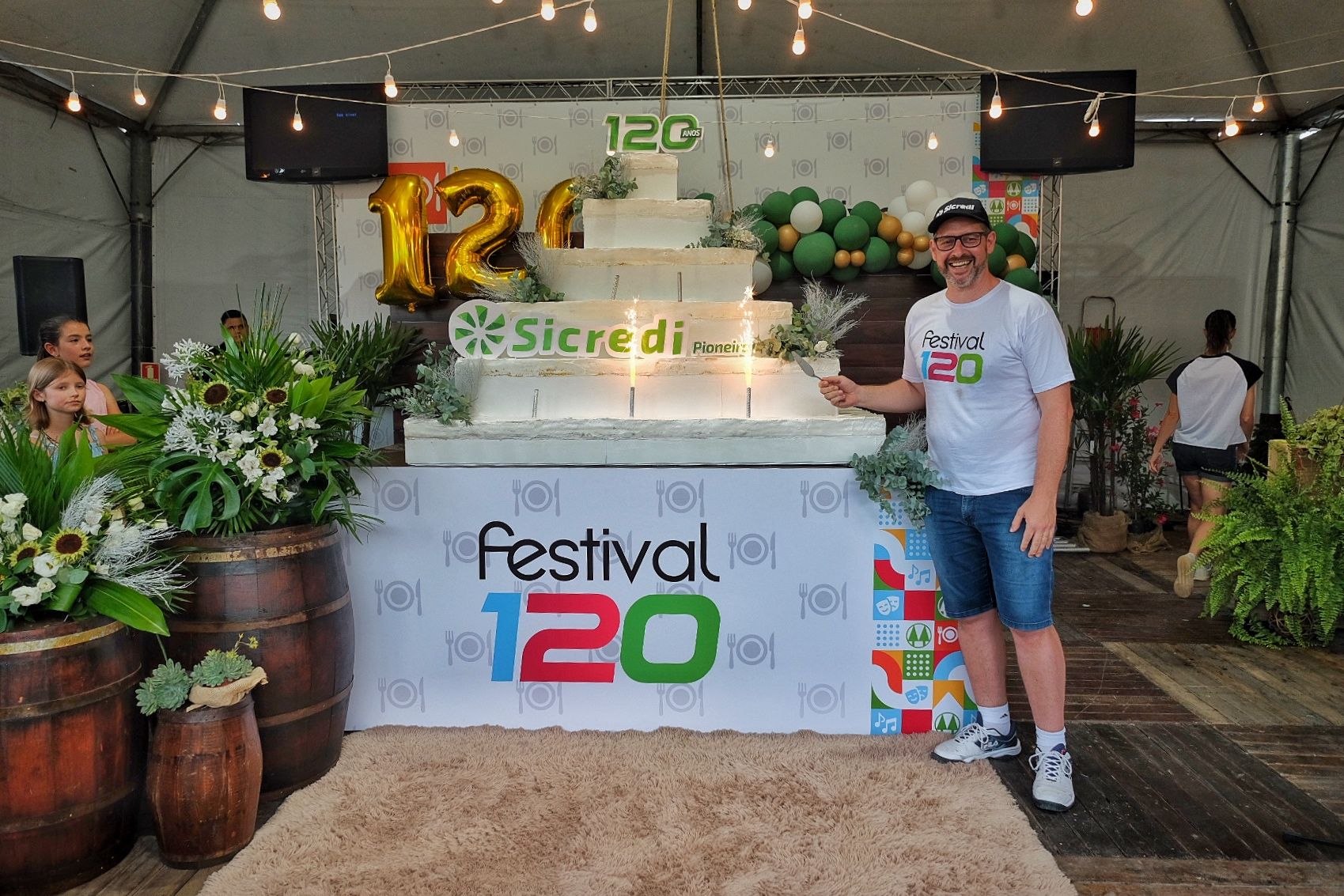 Festival 120 Bolo de 120 kg.JPG